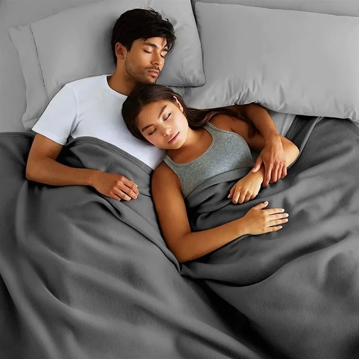 polar blanket got bed