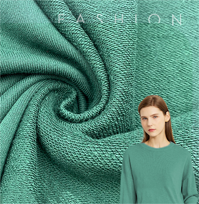 Neformálny kabátik s kapucňou