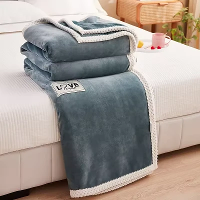 Koralová prikrývka zimnej postele